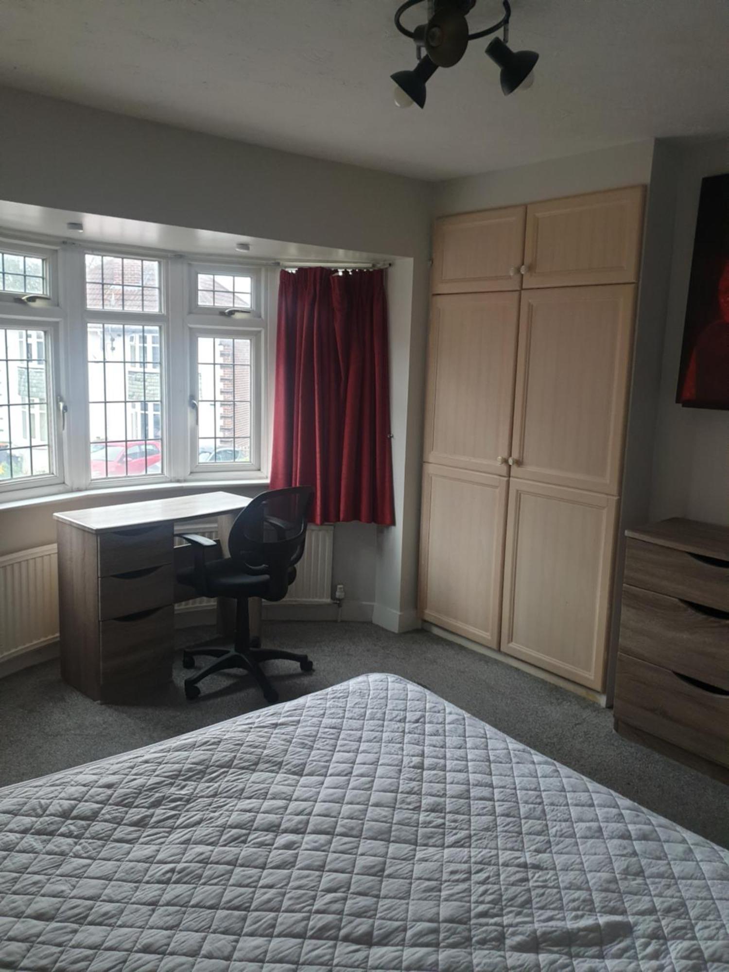 Mother-In-Law Guest House Hotel Leeds Лидс Экстерьер фото