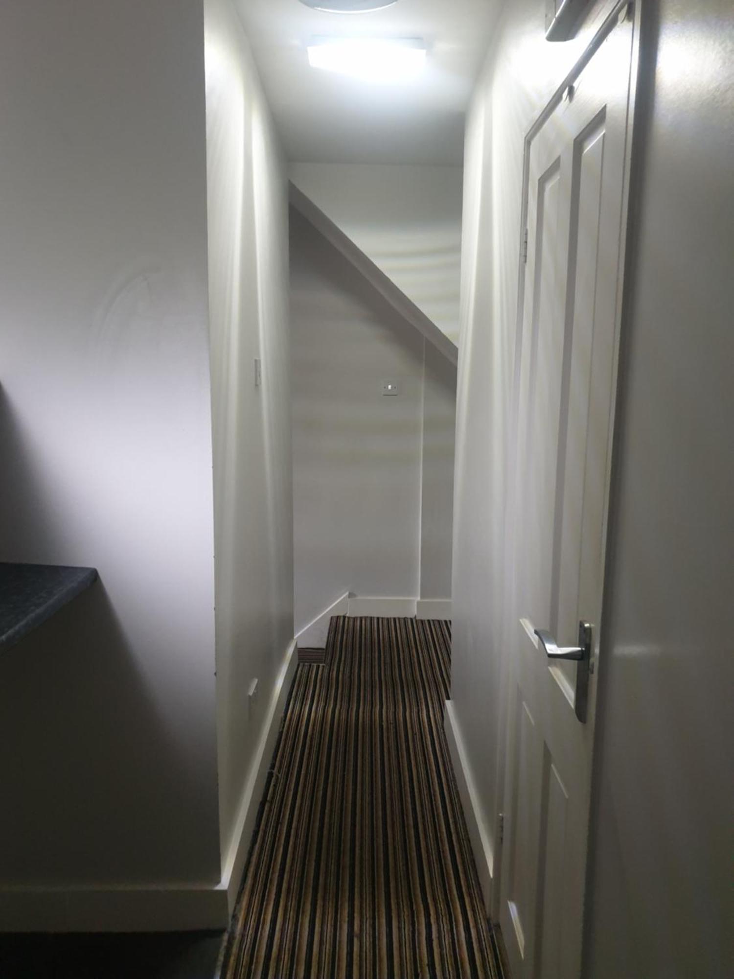Mother-In-Law Guest House Hotel Leeds Лидс Экстерьер фото
