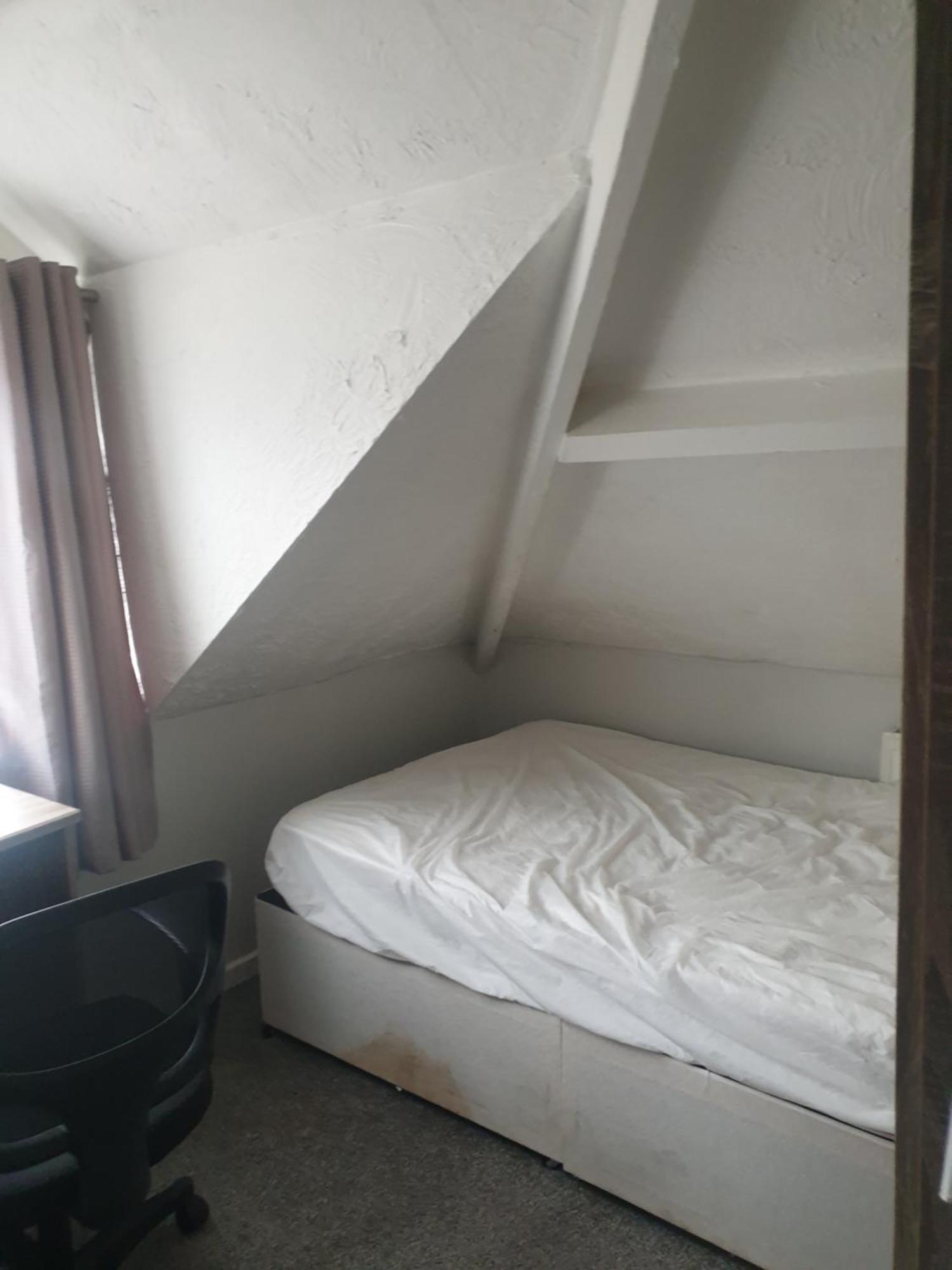 Mother-In-Law Guest House Hotel Leeds Лидс Экстерьер фото