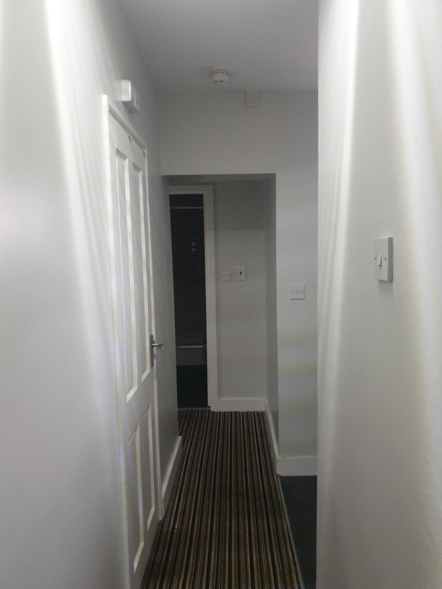 Mother-In-Law Guest House Hotel Leeds Лидс Экстерьер фото