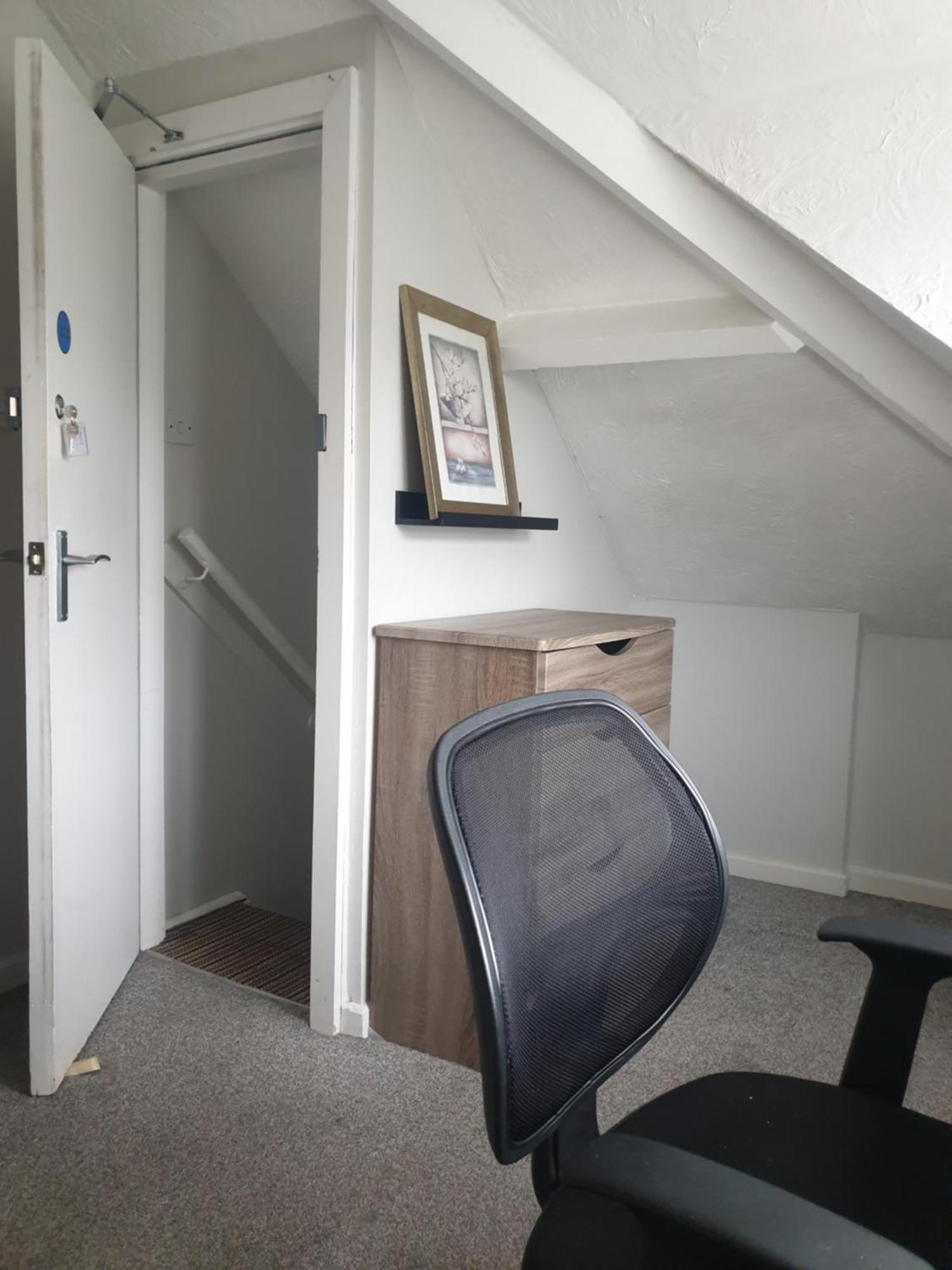 Mother-In-Law Guest House Hotel Leeds Лидс Экстерьер фото