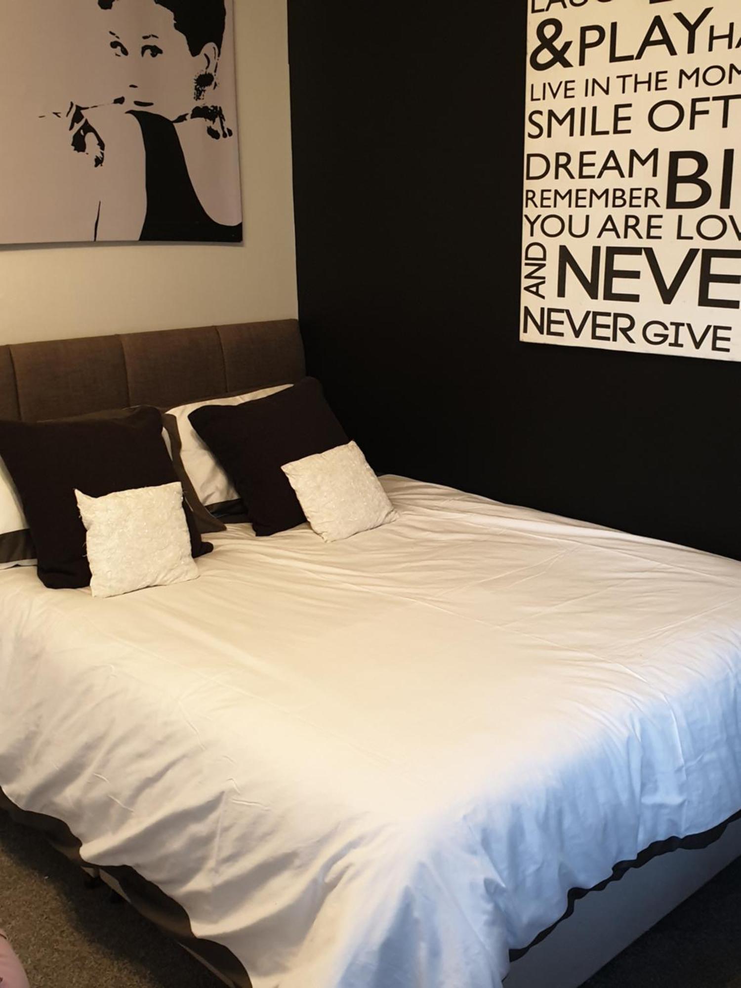 Mother-In-Law Guest House Hotel Leeds Лидс Экстерьер фото