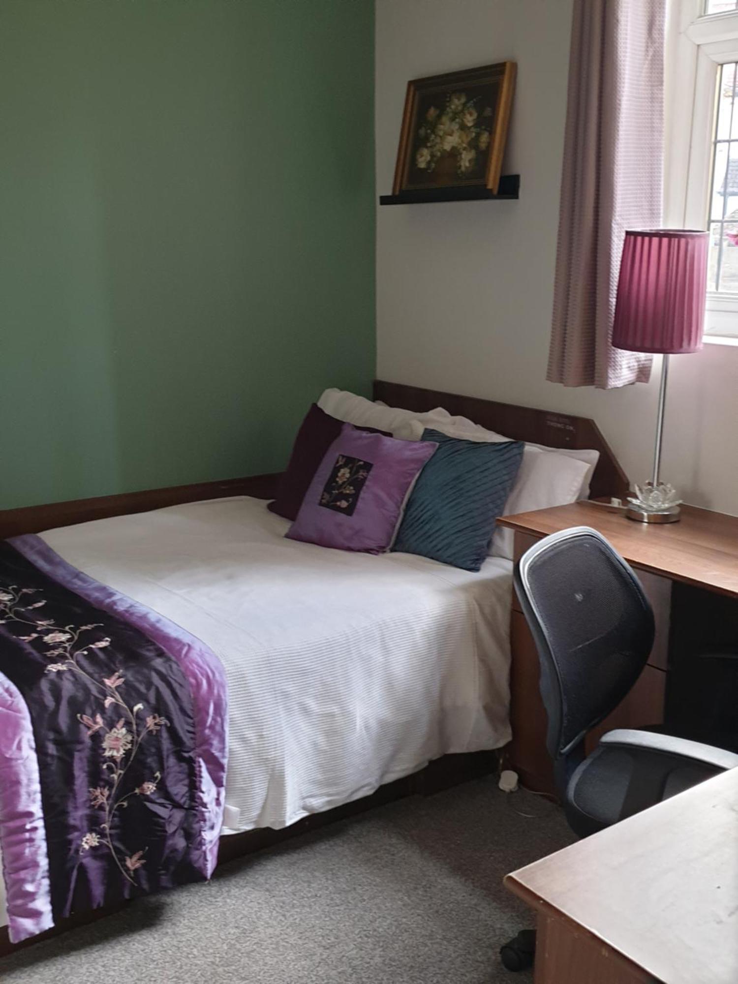 Mother-In-Law Guest House Hotel Leeds Лидс Экстерьер фото